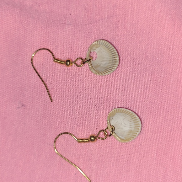 Shell earrings - Picture 2 of 3